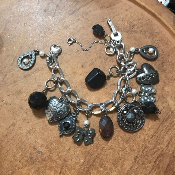 Vintage SilverTone Monet 13 Charm bracelet excellent condition Butterfly & pearl - Picture 4 of 11